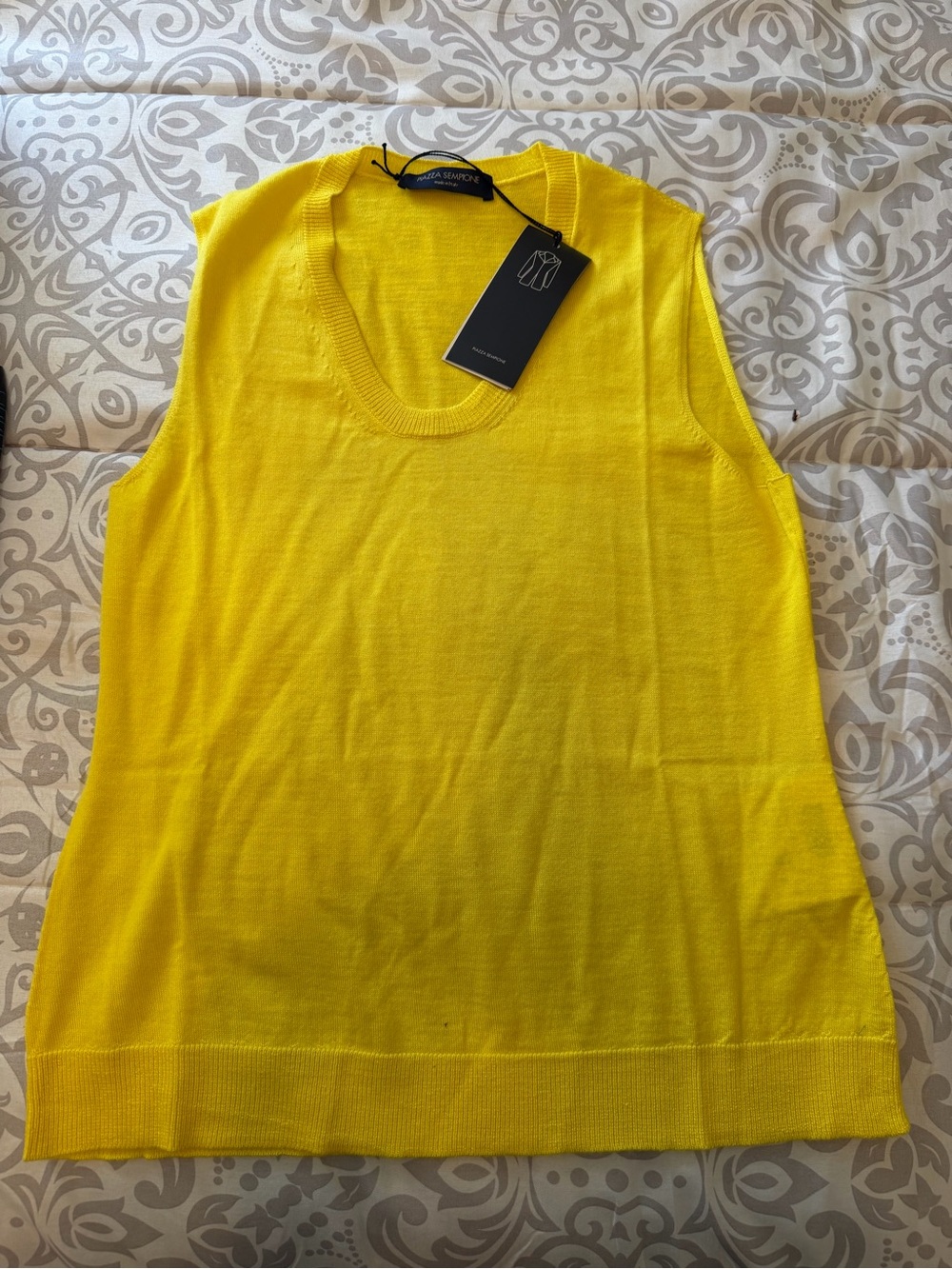 Piazza SEMPIONE Yellow Sleeveless Knit Top